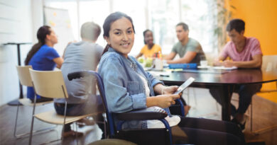 Educação Especial favorece a integração da pessoa com deficiência à sociedade Educação Especial favorece a integração da pessoa com deficiência à sociedade