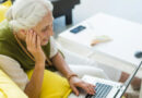 O Brasil tem mais de 31 milhões de internautas acima dos 60 anos, mas a web ainda é um problema para os idosos no país