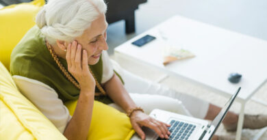 O Brasil tem mais de 31 milhões de internautas acima dos 60 anos, mas a web ainda é um problema para os idosos no país O Brasil tem mais de 31 milhões de internautas acima dos 60 anos, mas a web ainda é um problema para os idosos no país