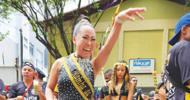 Com a dançarina japonesa Michiru Sadame, deu samba no lugar do nihon-buiyou Com a dançarina japonesa Michiru Sadame, deu samba no lugar do nihon-buiyou